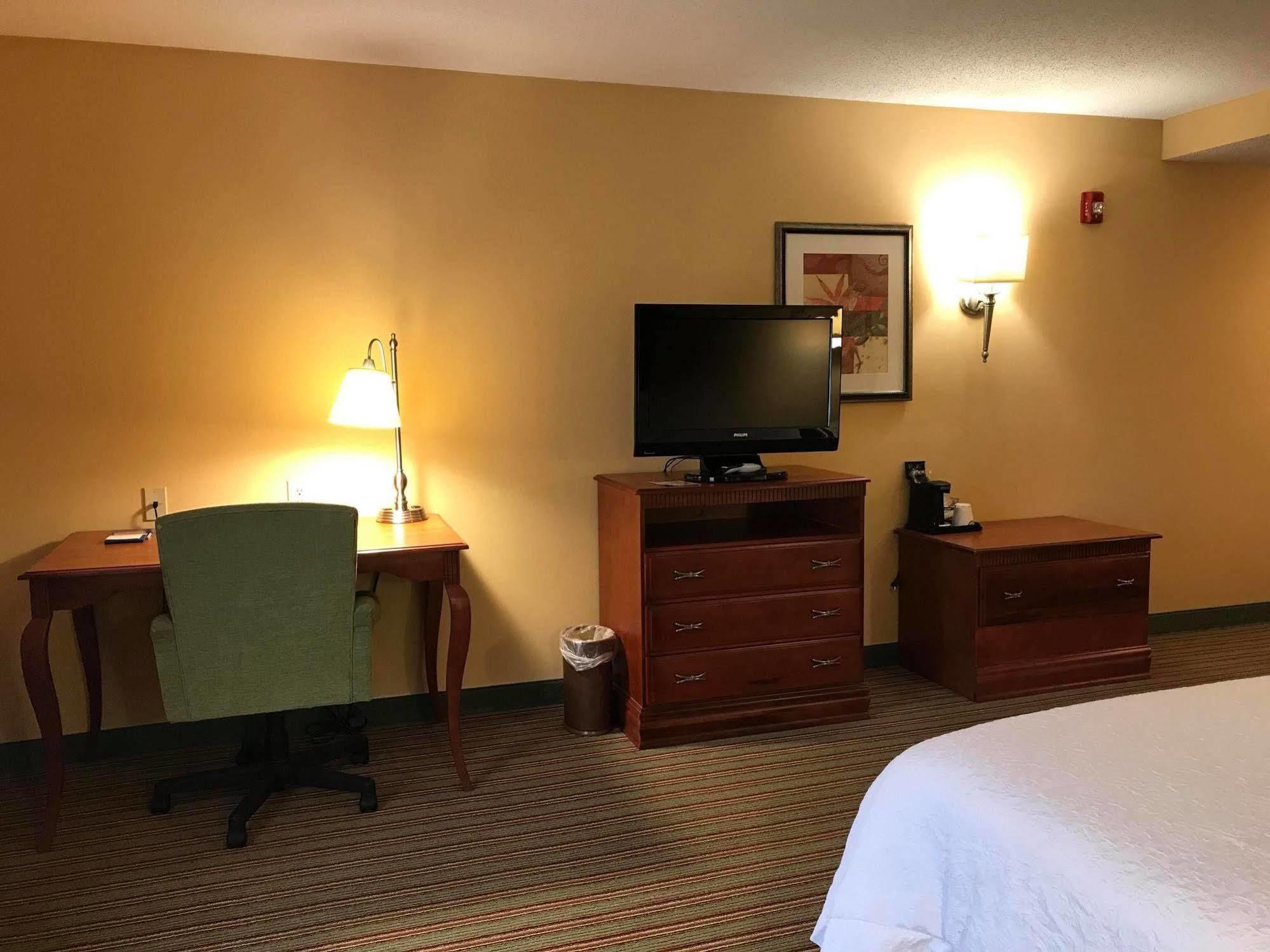 Hampton Inn Elkins Bagian luar foto